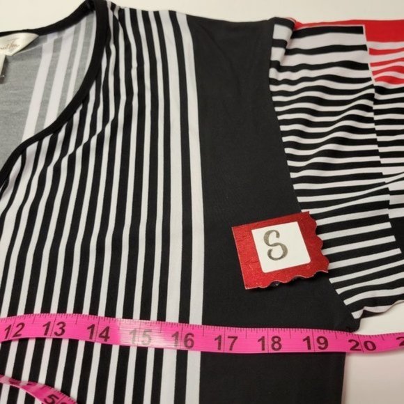 Red and Black Tunic Loose Fit Top or Relaxed Fit Tunic Top - Sizes S / M / L/ XL - Picture 3 of 12